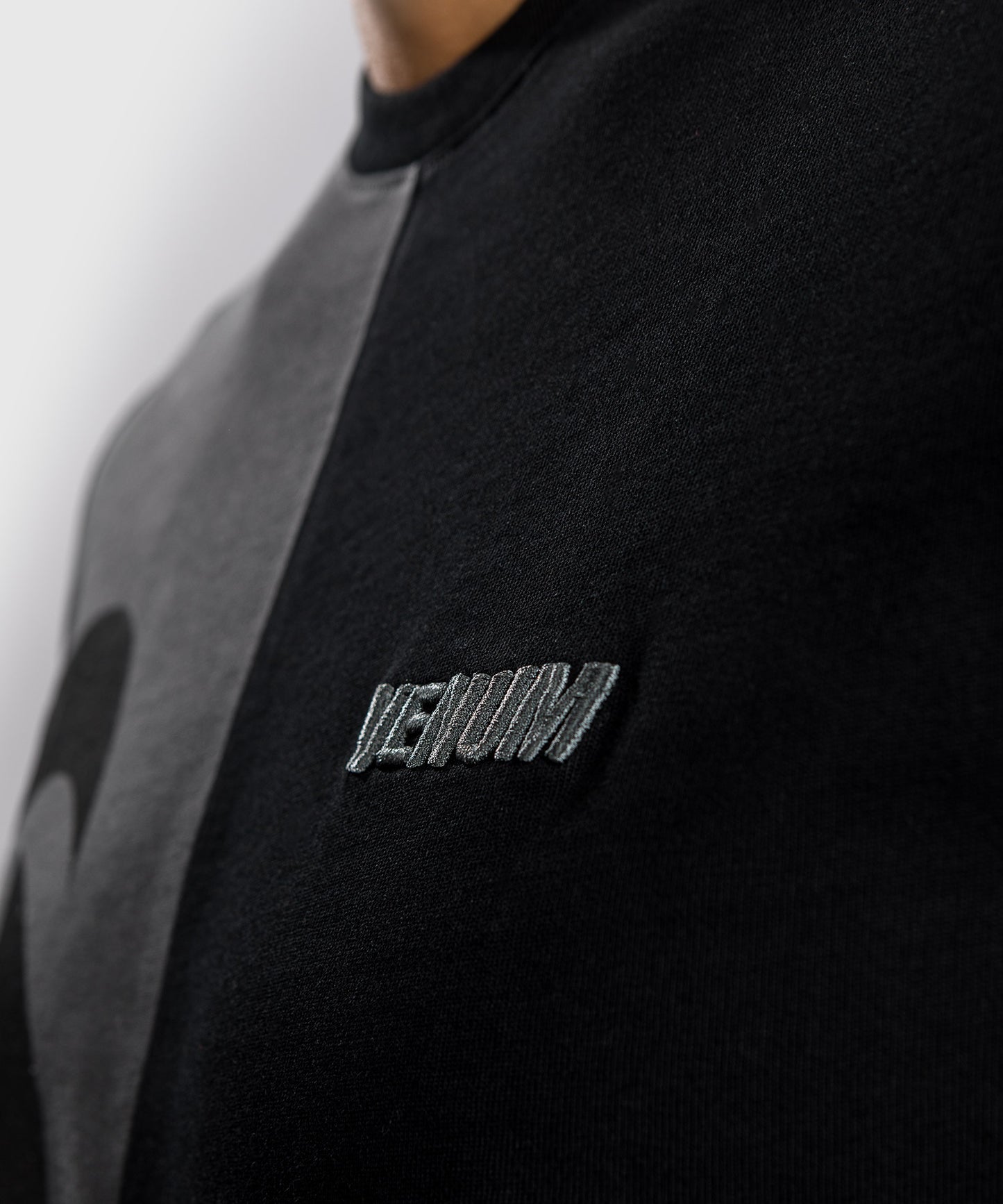 Venum Giant Split T-Shirt - Black/Grey