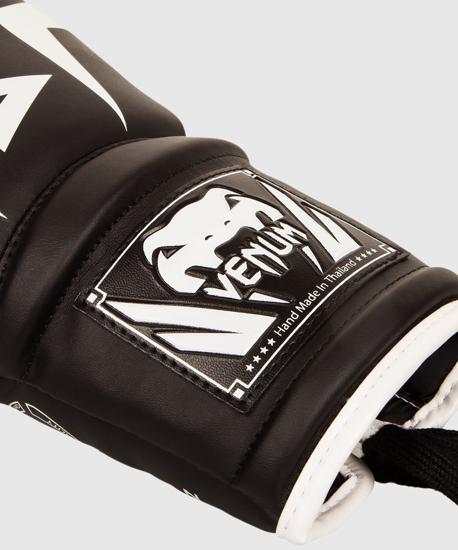 Venum elite boxing gloves with outlet laces