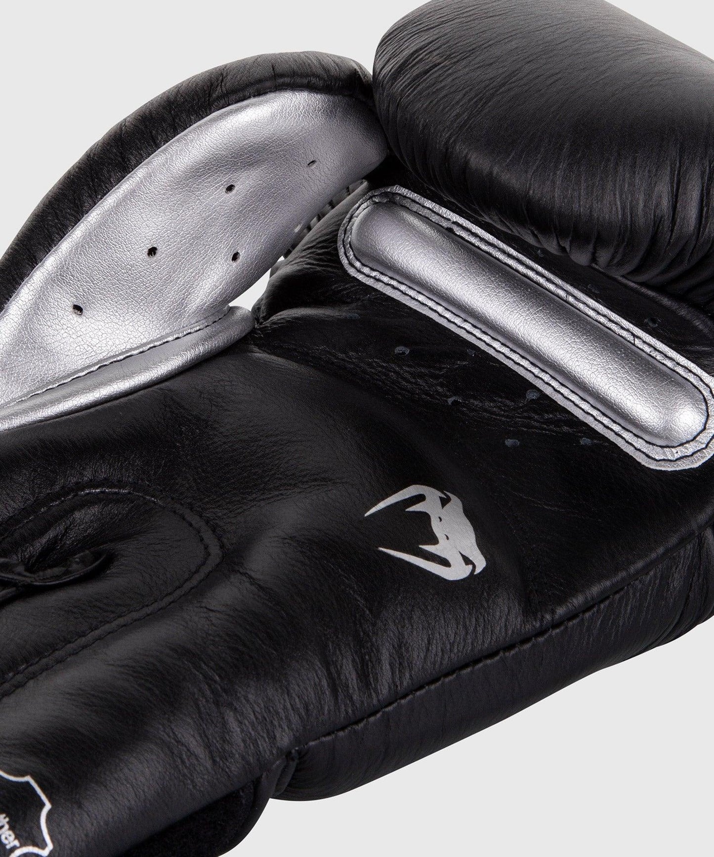 Venum Giant 3.0 Boxing Gloves - Nappa Leather - Black/Silver Picture 2