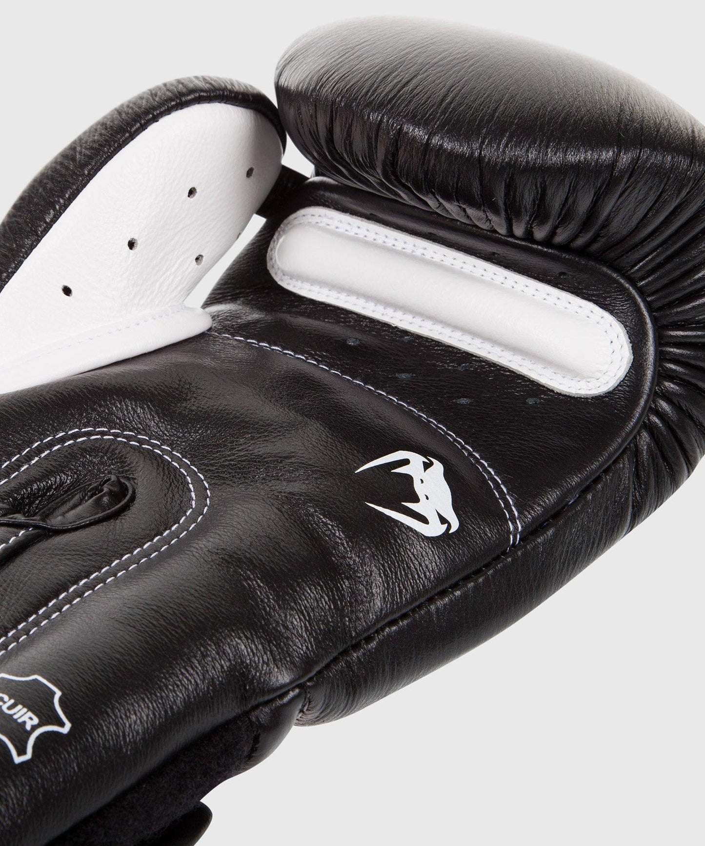 Venum Giant 3.0 Boxing Gloves - Nappa Leather - Black Picture 3
