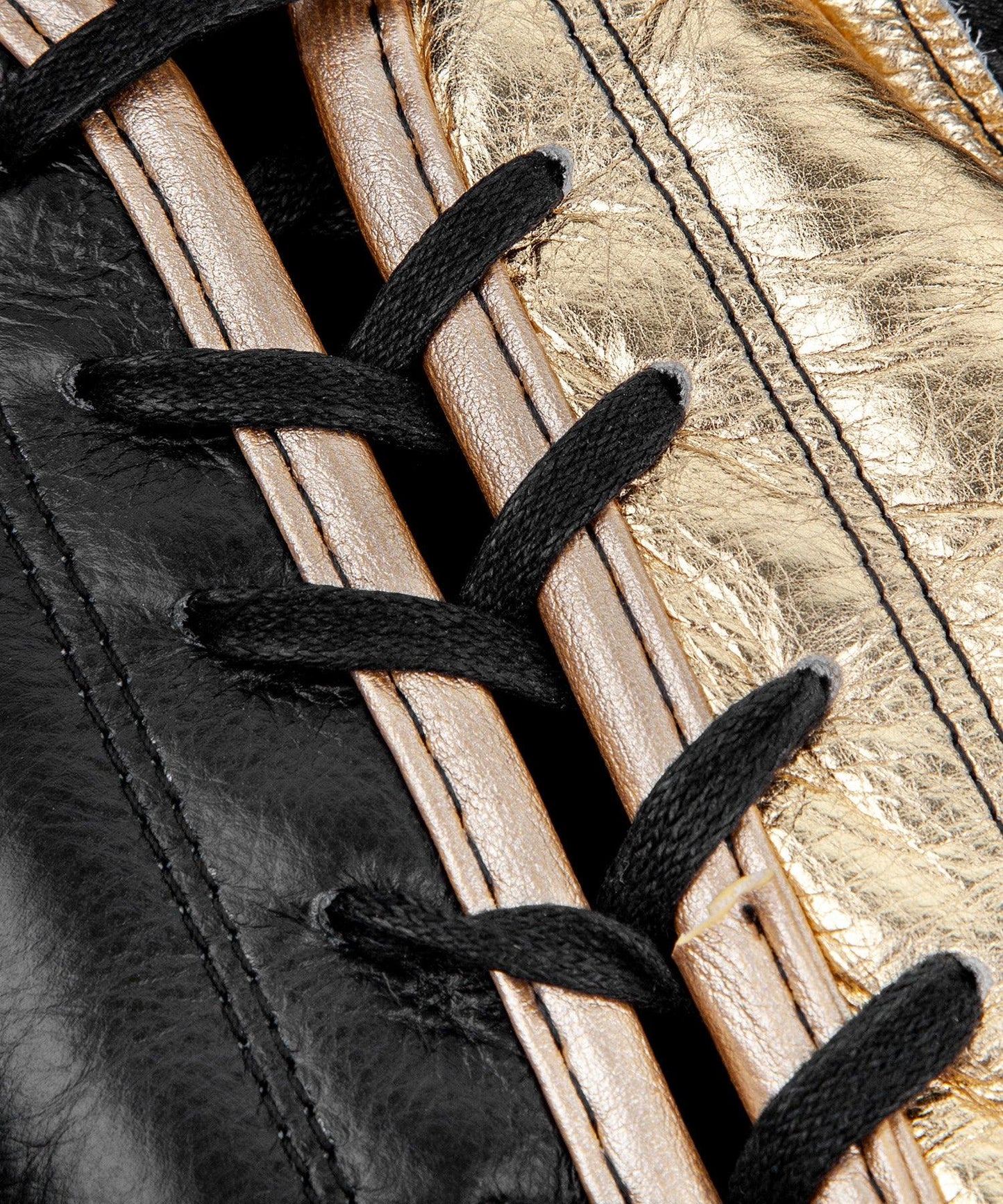 Venum Giant 2.0 Pro Boxing Gloves - With Laces - Black/Gold Picture 5