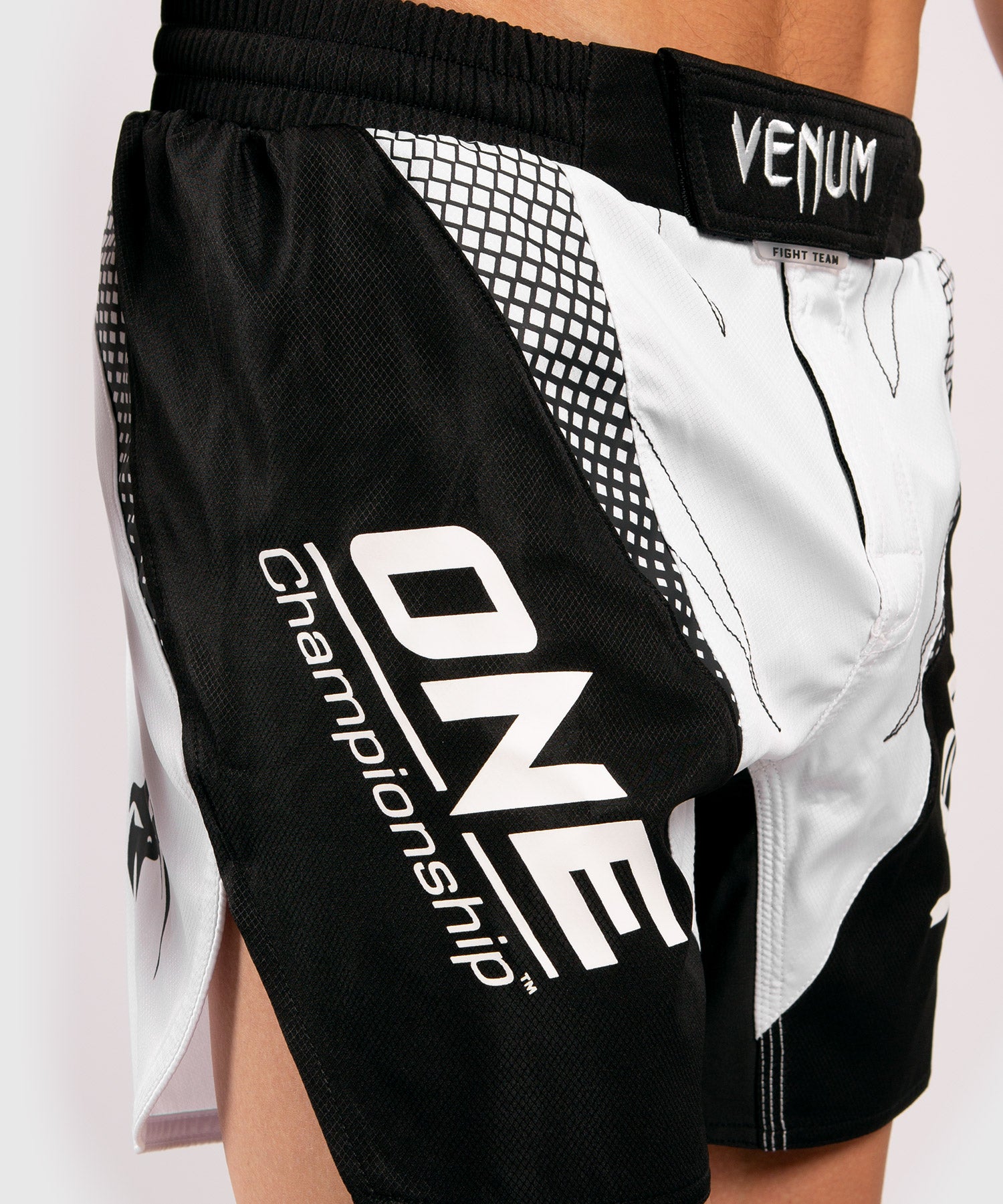 Venum x ONE FC Fightshorts - White/Black - Venum