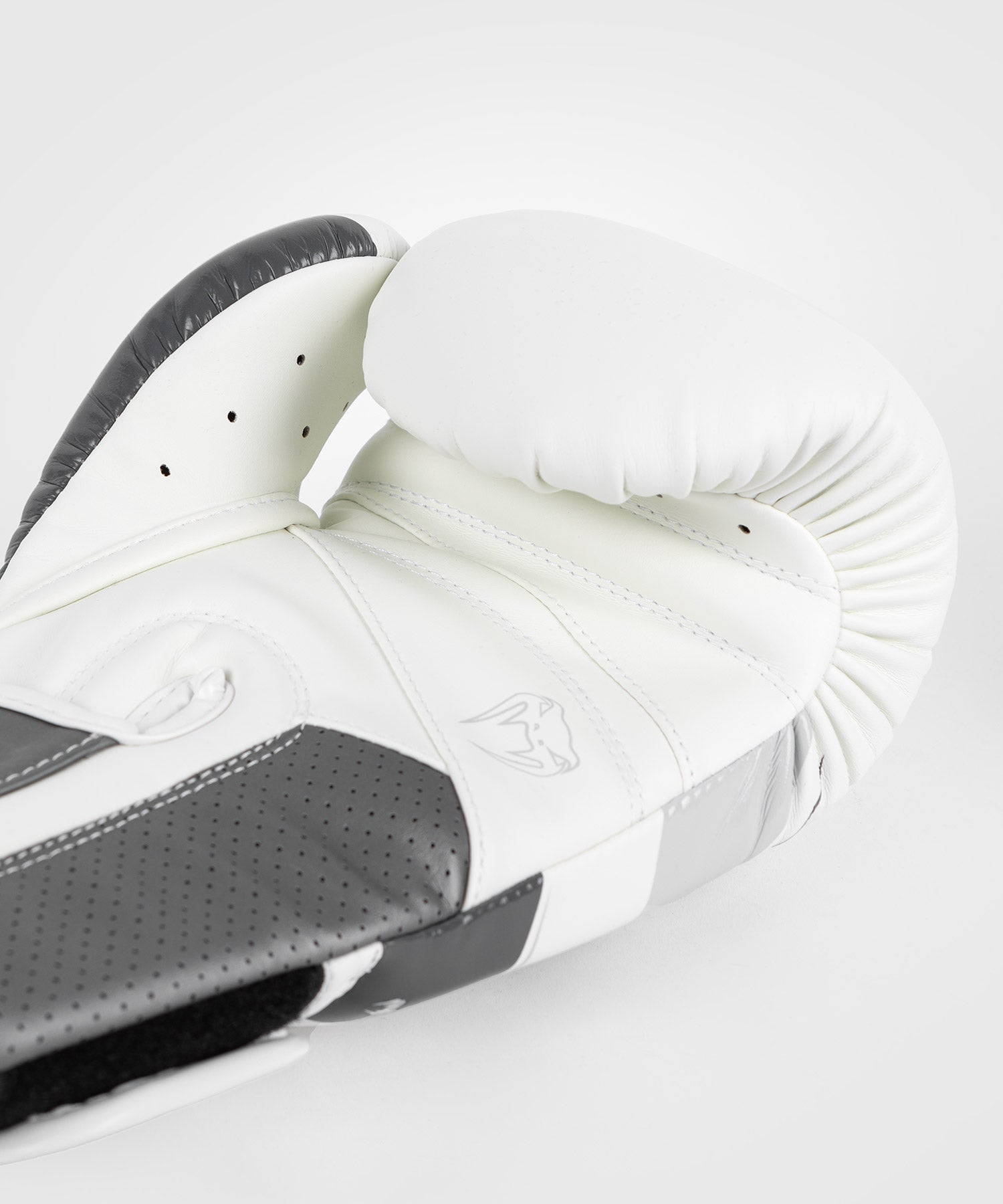 modèle 3D de Gants de Boxe Frappe Blanc Venum Elite Evo 8k