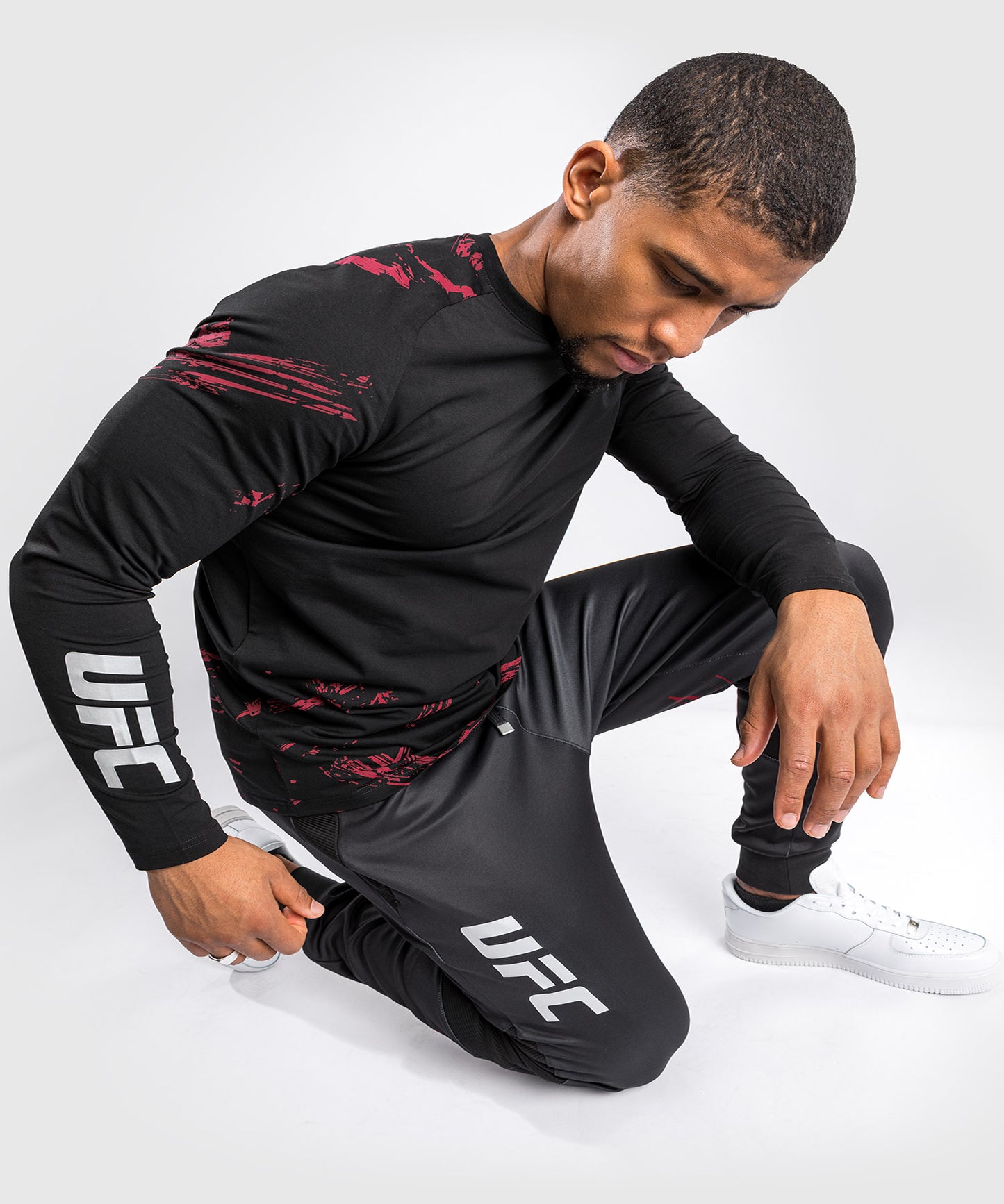 UFC Venum Authentic Fight Week Men’s 2.0 Long Sleeve T-Shirt - Black/Red