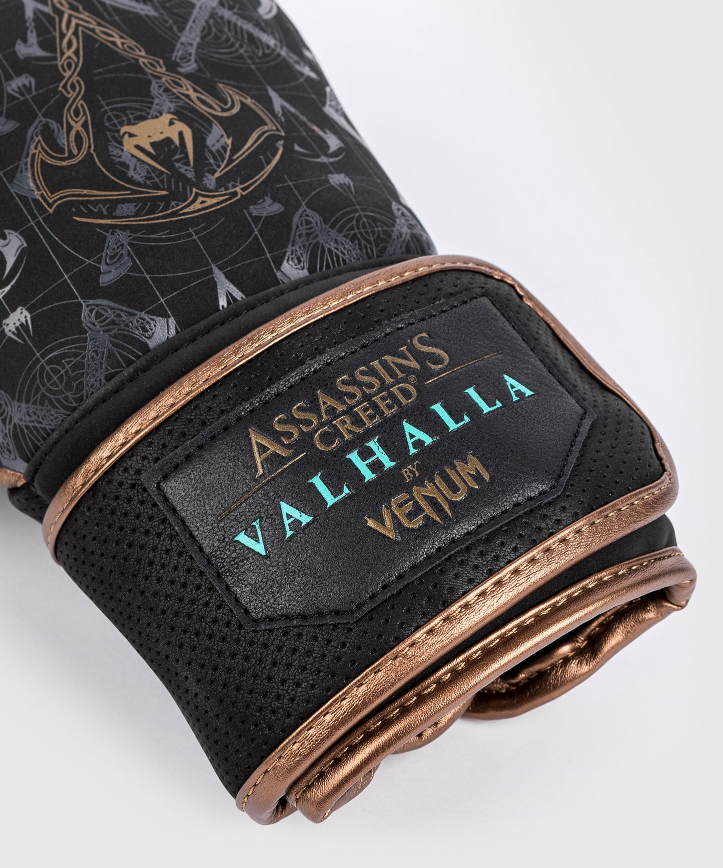 Venum Assassin's Creed Reloaded Boxing Gloves - Black