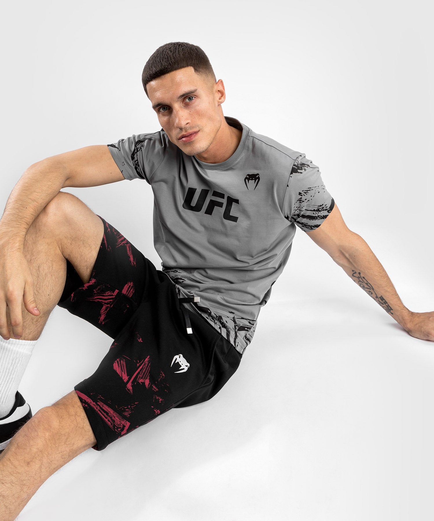 Camiseta de Hombre Venum UFC Authentic Fight Week Men's 2.0 (Gris / Ne –  MMALACRIANZA FIGHT STORE