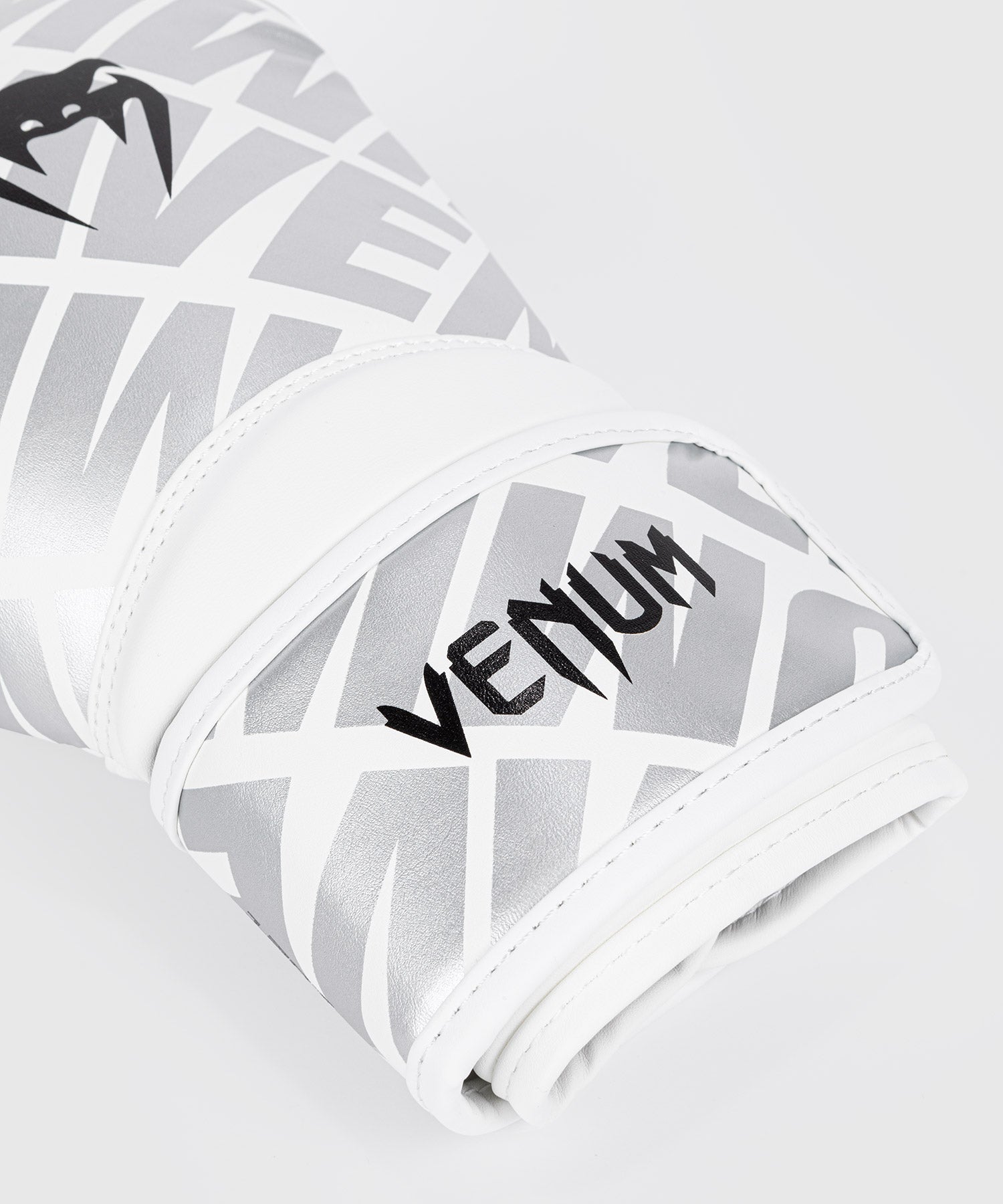 Venum Contender 1.5 XT Boxing Gloves White/Silver - Venum
