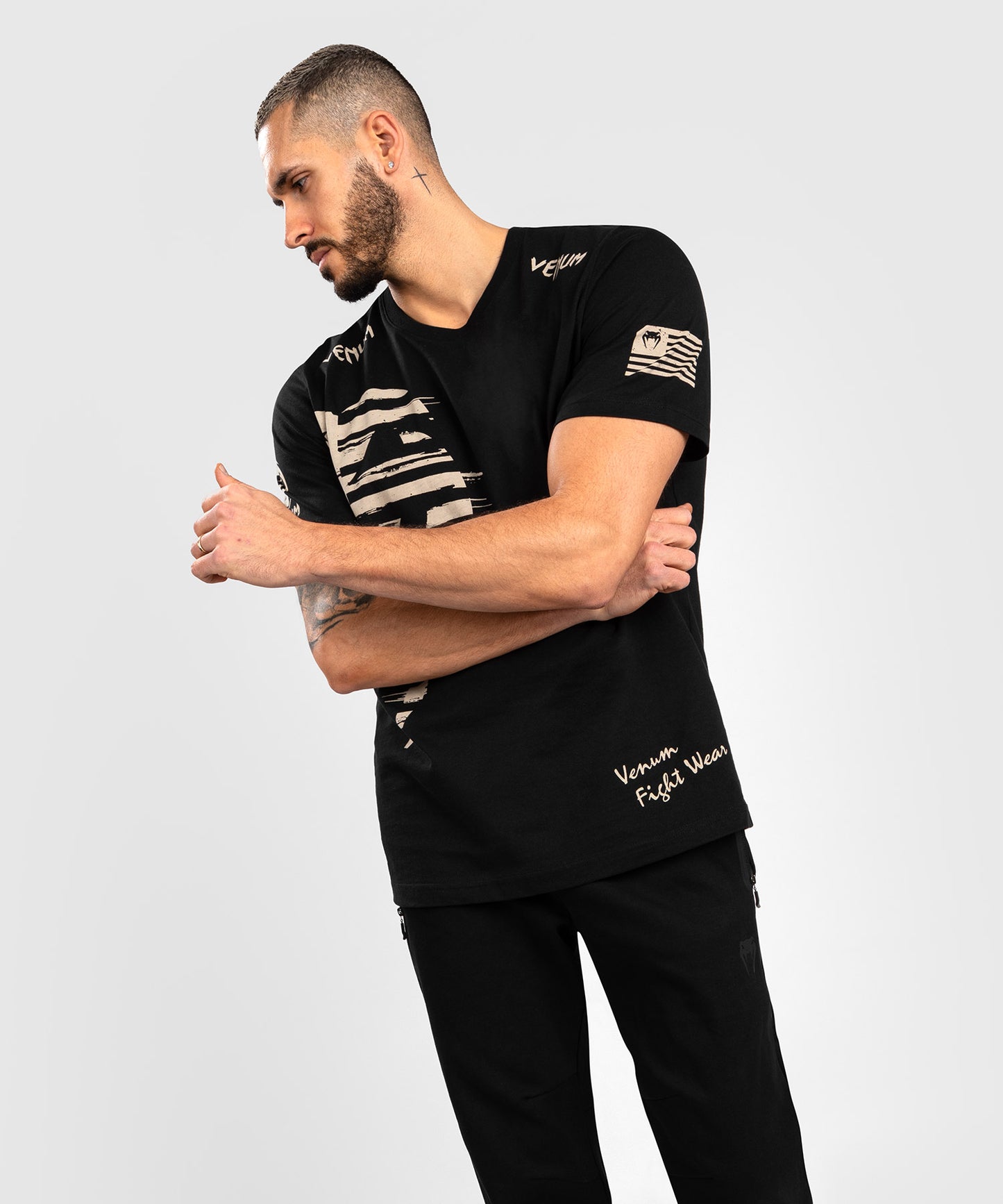 VENUM GIANT USA T-SHIRT - REGULAR FIT - BLACK